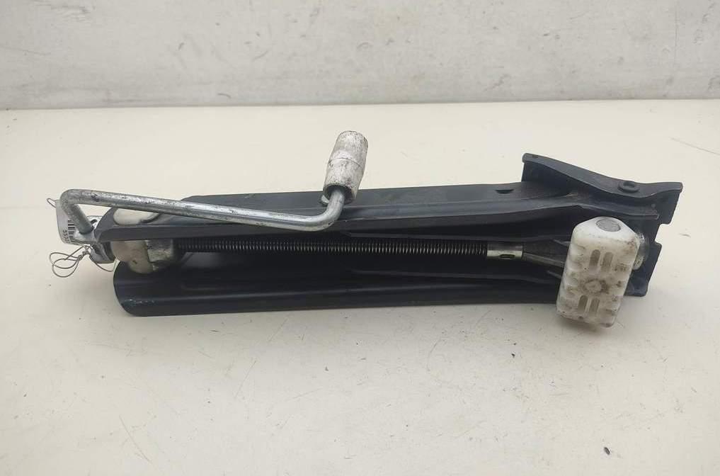 домкрат Mercedes-Benz C W203 2003, 2.2 л., дизель, МКПП, серый, универсал, A2035830415