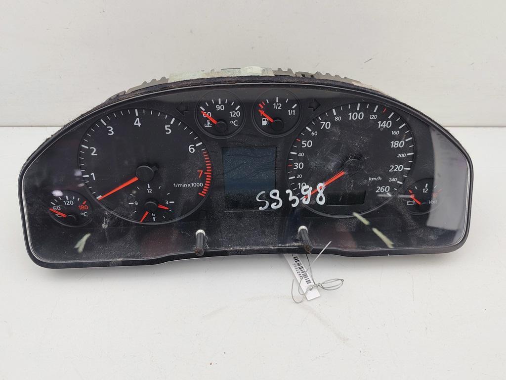 приборная панель Audi A6 C5 1998, 2.4 л., бензин, МКПП, серый, универсал, 4B0919880H - фото №1