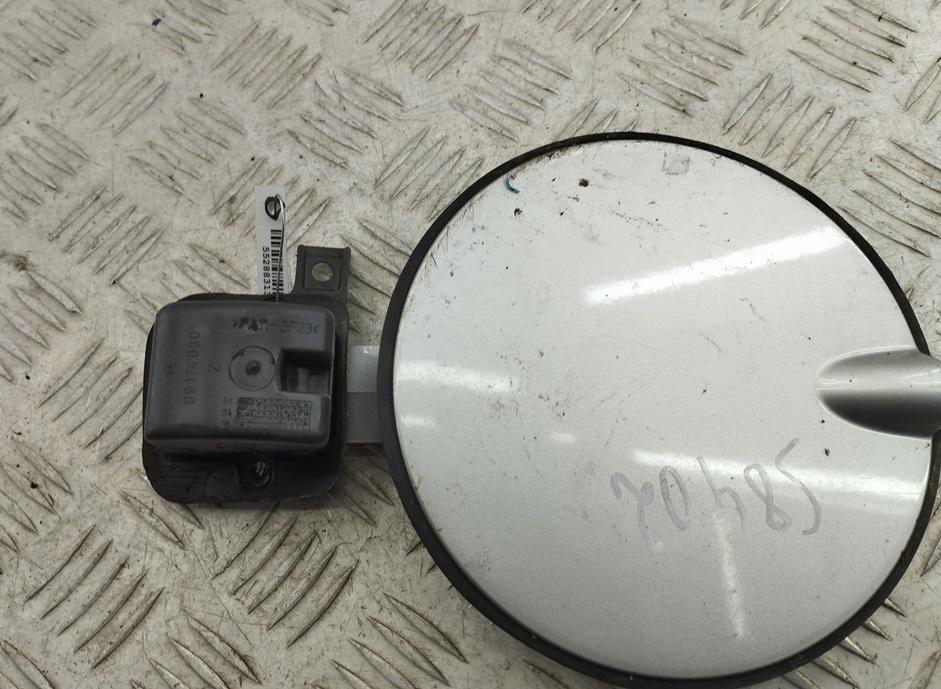 лючок топливного бака Opel Omega B 2003, 2.2 л., дизель, МКПП, серый, универсал, 90378713 - фото №1