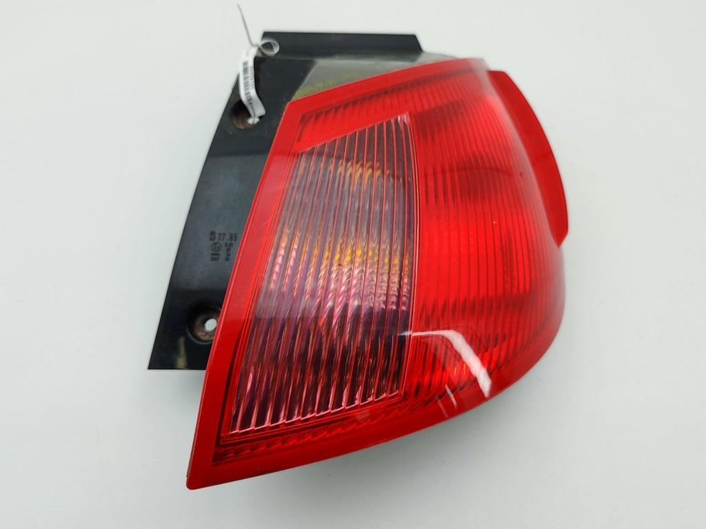 фонарь задний правый Mitsubishi Colt 2008, 1.1 л., бензин, МКПП, белый, хетчбэк 3 дв., MR957366