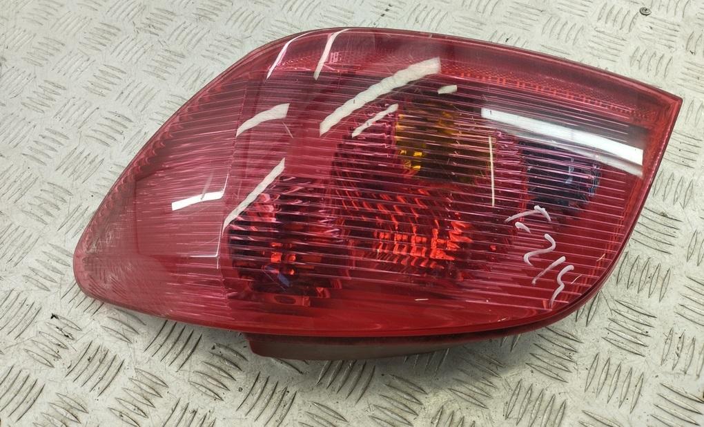 фонарь задний правый Peugeot 307 2004, 2.0 л., дизель, МКПП, серый, хетчбэк 5 дв., 89025500