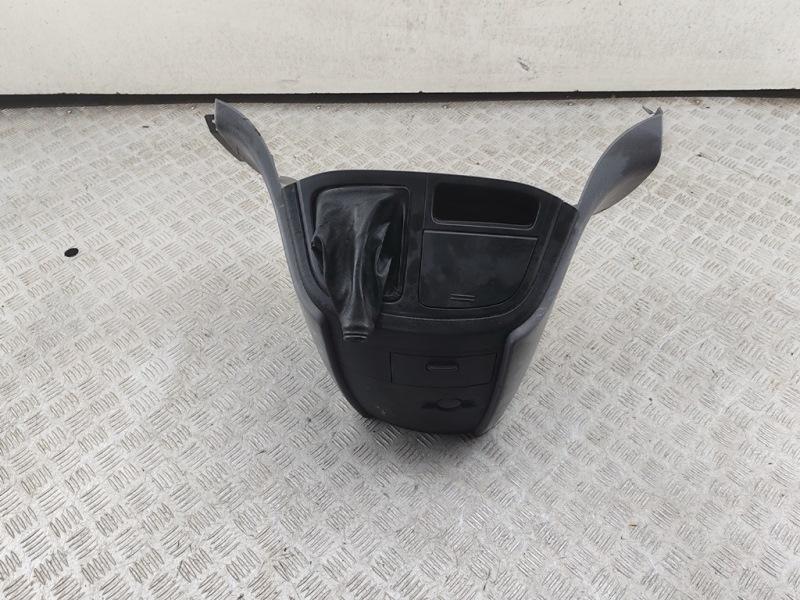 консоль салона (центральная часть) Hyundai H-1 Starex 2009, 2.5 л., дизель, МКПП, белый, минивэн, 84632-4H000