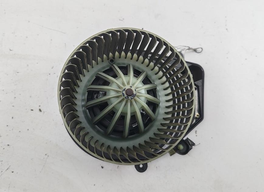 моторчик печки Audi A4 B5 1998, 1.8 л., бензин, МКПП, зелёный, универсал, 740221233F