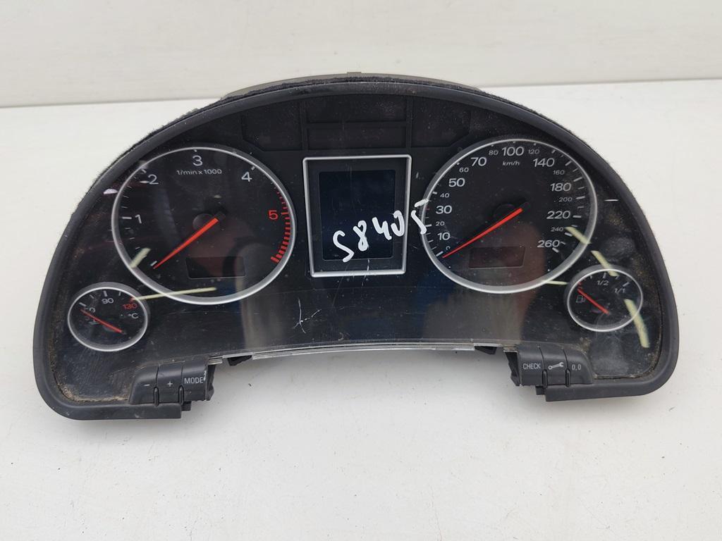 приборная панель Audi A4 B6 2003, 2.5 л., дизель, МКПП, красный, универсал, 8E0920900M - фото №1