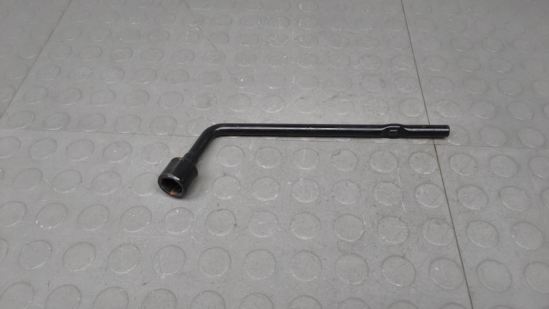 ключ колесный (балонный) Hyundai ix35 2012, 1.7 л., дизель, МКПП, внедорожник 5 дв.