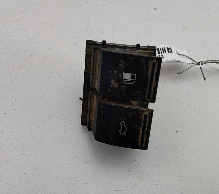 Кнопка открывания лючка топливного бака Volkswagen Touareg 1 поколение 2006, 3.0 л., дизель, АКПП, серый, внедорожник 5 дв., 7L6959903 - фото №1