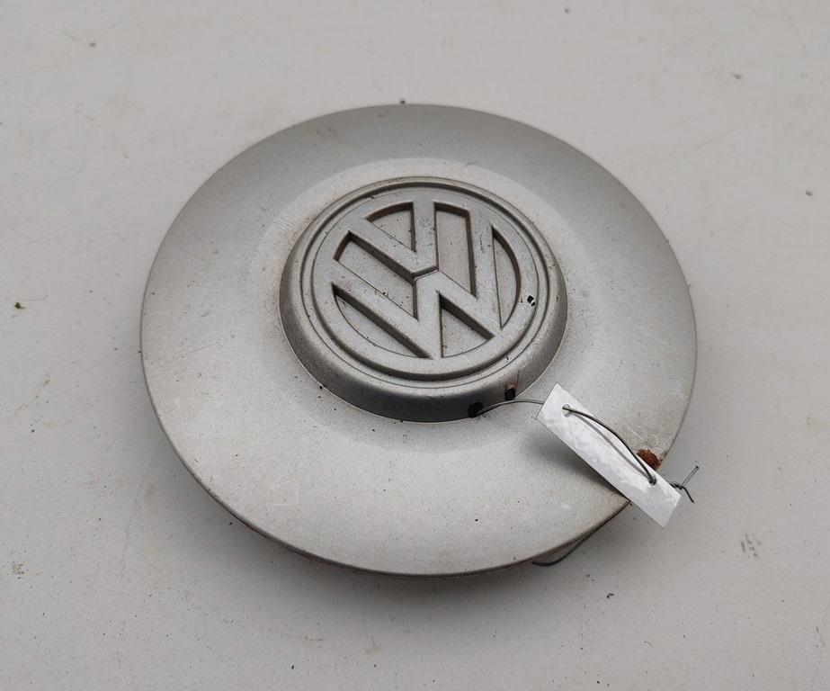 колпак колесный Volkswagen Golf 3 поколение 1993, 1.8 л., бензин, АКПП, белый, хетчбэк 5 дв., 1H0601151B - фото №1