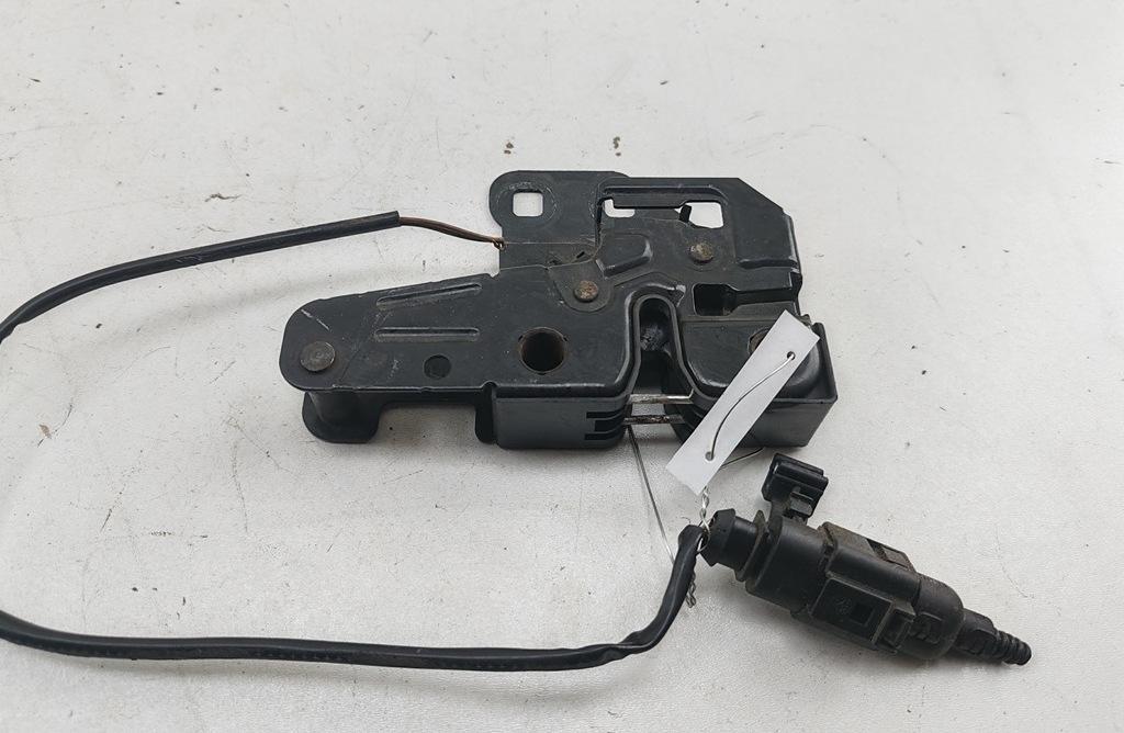 замок капота Audi A6 C6 2006, 2.7 л., дизель, АКПП, чёрный, универсал, 4F0823509A