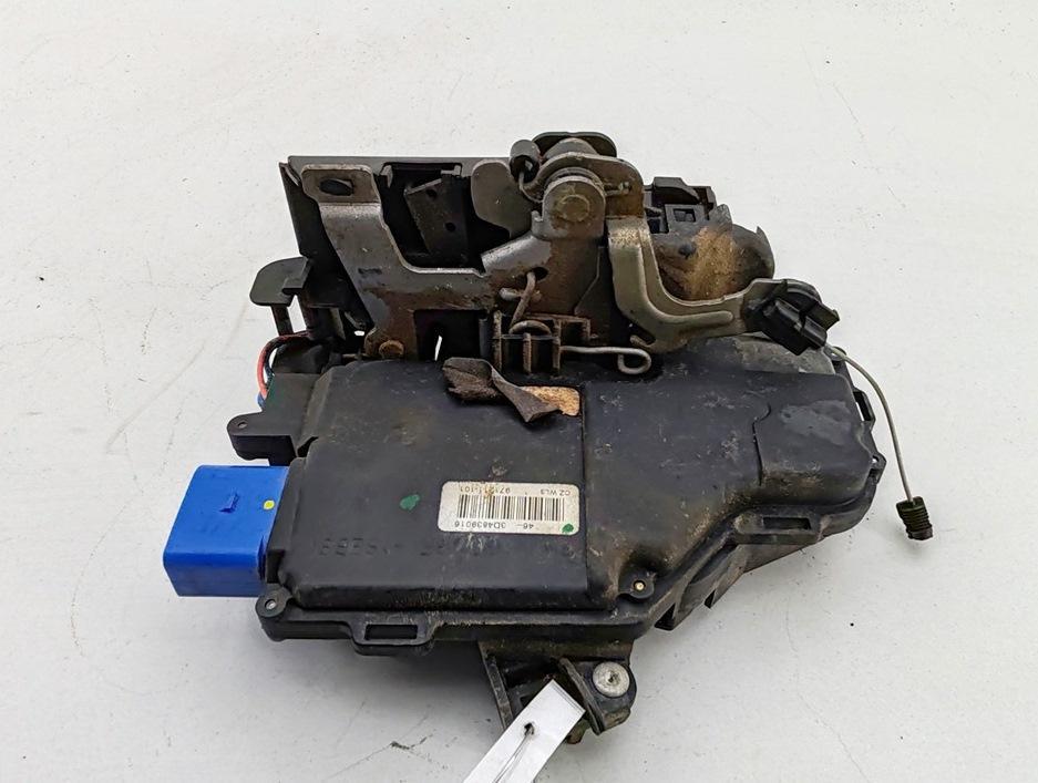 замок двери задней правой Volkswagen Touareg 2006, 3.0 л., дизель, АКПП, серый, внедорожник 5 дв., 3D4839016