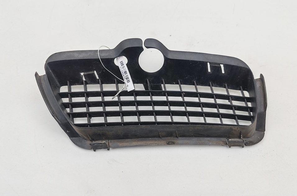 заглушка (решетка) в бампер Volkswagen Golf-3 1993, 1.8 л., бензин, АКПП, белый, хетчбэк 5 дв., 1H6853665