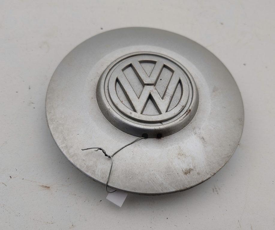 колпак колесный Volkswagen Golf 3 поколение 1993, 1.8 л., бензин, АКПП, белый, хетчбэк 5 дв., 1H0601151B - фото №1