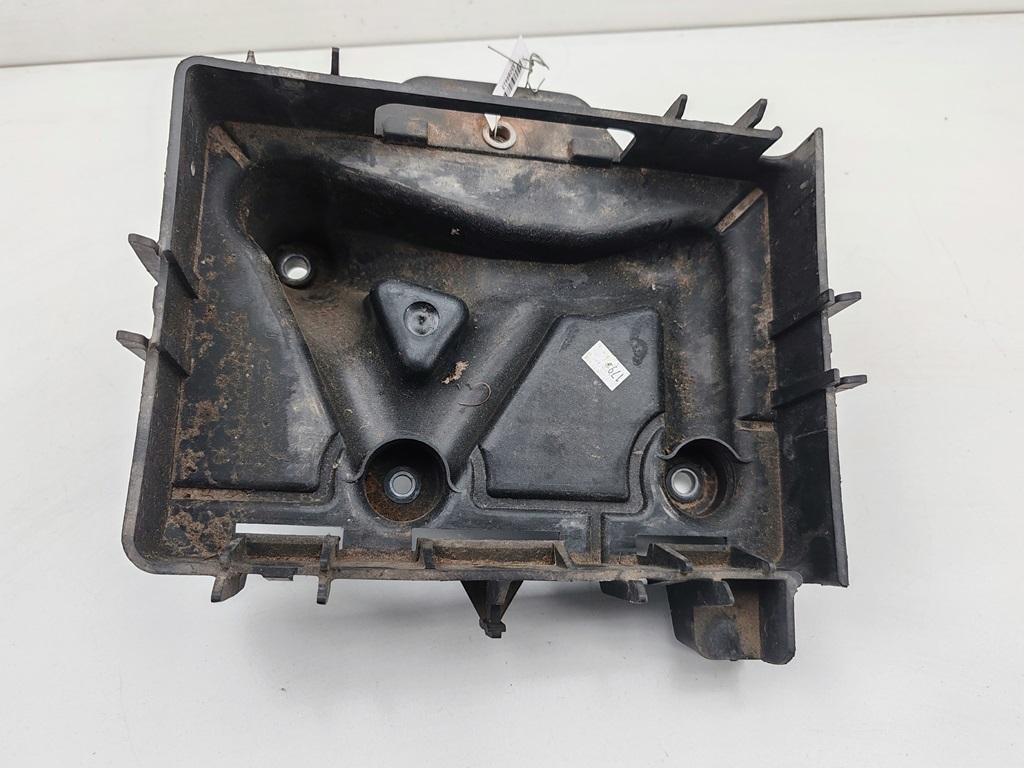 Кожух аккумулятора (короб АКБ) Skoda Fabia mk2 (5J) 2008, 1.4 л., бензин, МКПП, чёрный, хетчбэк 5 дв., 5Z0915331B - фото №1