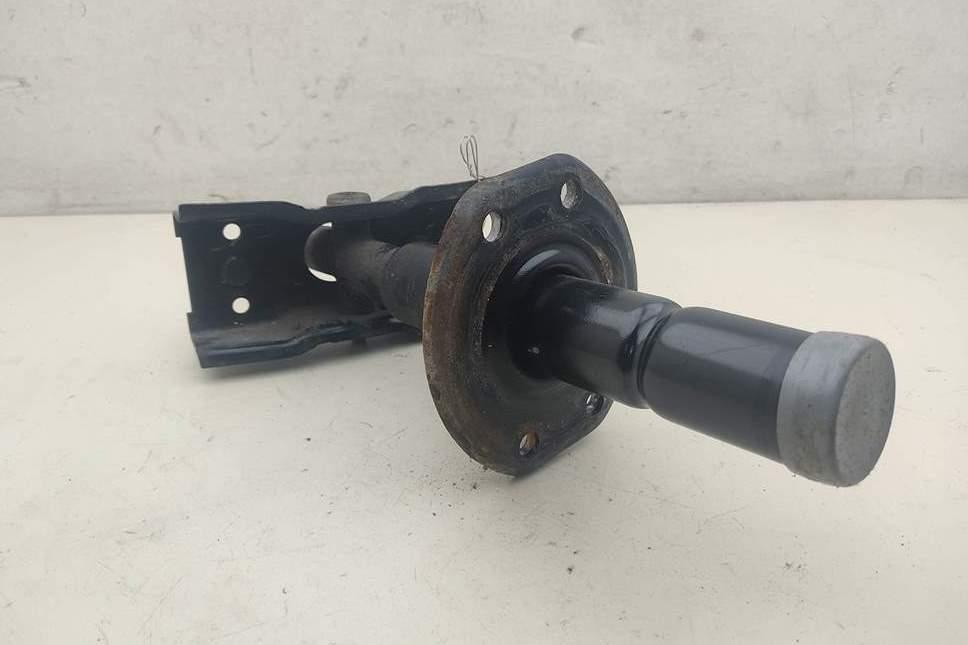 кронштейн переднего бампера BMW 3 E36 1996, 1.6 л., бензин, МКПП, зелёный, хетчбэк 3 дв., 8119258 - фото №1