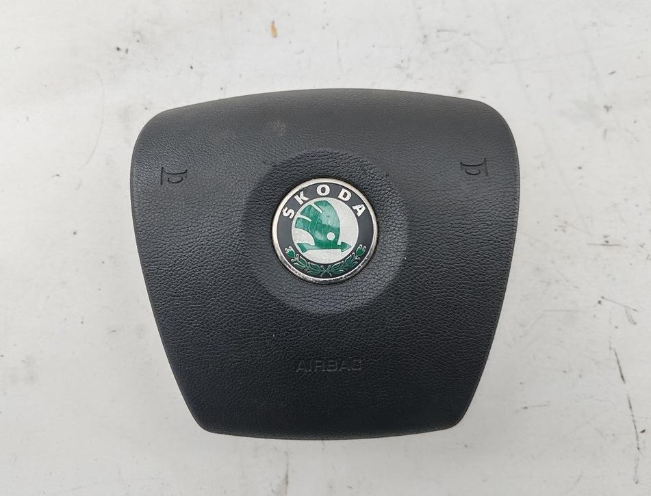 подушка безопасности водителя Skoda Fabia mk2 (5J) 2008, 1.4 л., бензин, МКПП, чёрный, хетчбэк 5 дв., 5J0880201D - фото №1