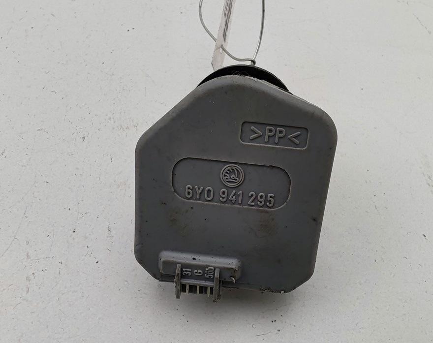 корректор фар Audi A6 C5 2003, 2.4 л., бензин, АКПП, серый, универсал, 6Y0941295