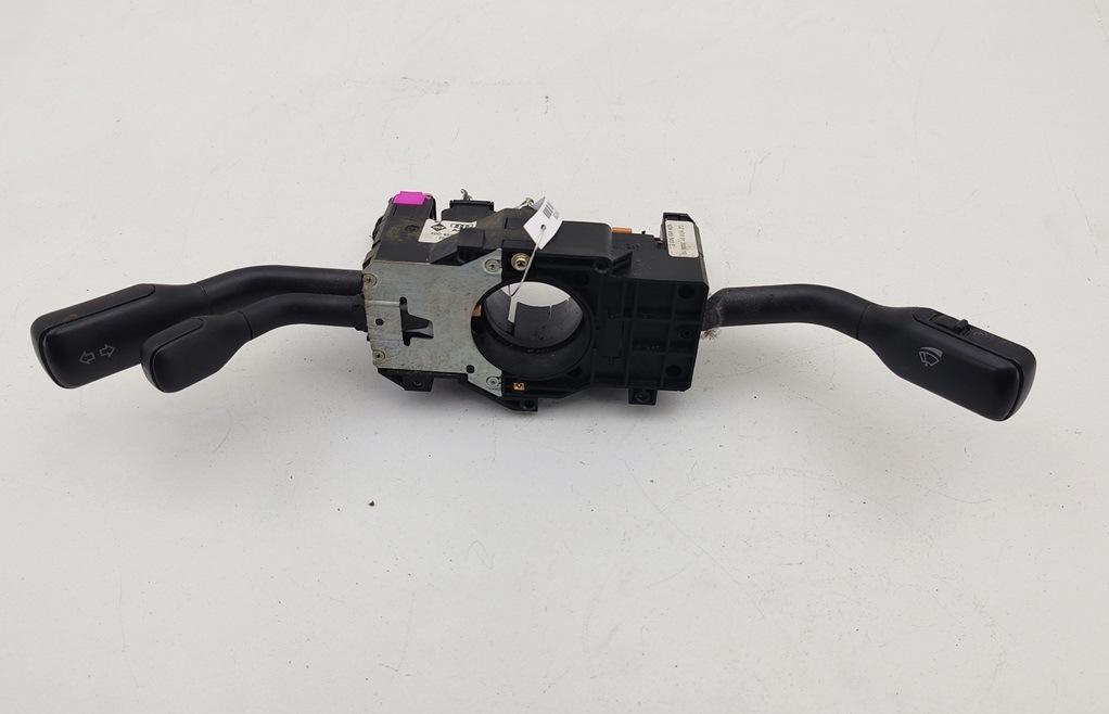 переключатель подрулевой Audi A4 B5 1998, 1.8 л., бензин, МКПП, зелёный, универсал, 4D0953513D, 8D9953503E - фото №1