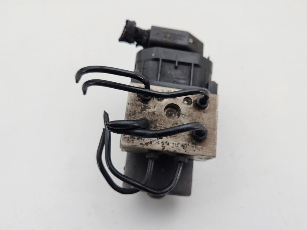 блок ABS Audi A4 B5 1998, 1.8 л., бензин, МКПП, зелёный, универсал, 8E0614111AB, 0273004281 - фото №1