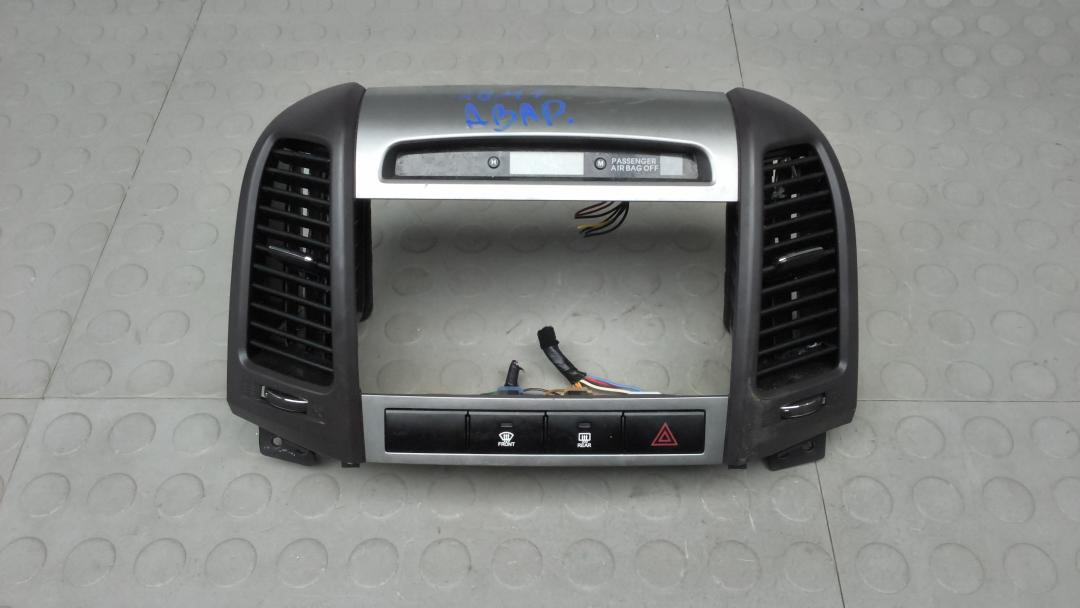 кнопка аварийной сигнализации Hyundai Santa Fe 2011, 2.2 л., дизель, АКПП, внедорожник 5 дв.