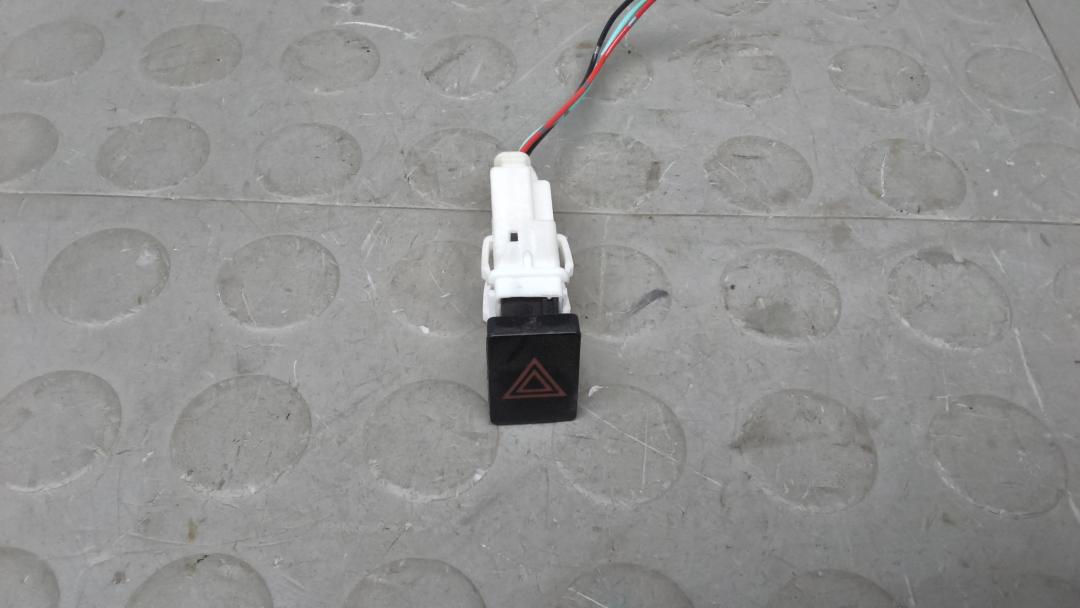 кнопка аварийной сигнализации Nissan Qashqai 2013, 1.6 л., дизель, МКПП, внедорожник 5 дв.