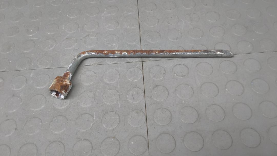 ключ колесный (балонный) Toyota RAV4 2006 2007, 2.2 л., МКПП, внедорожник 5 дв.
