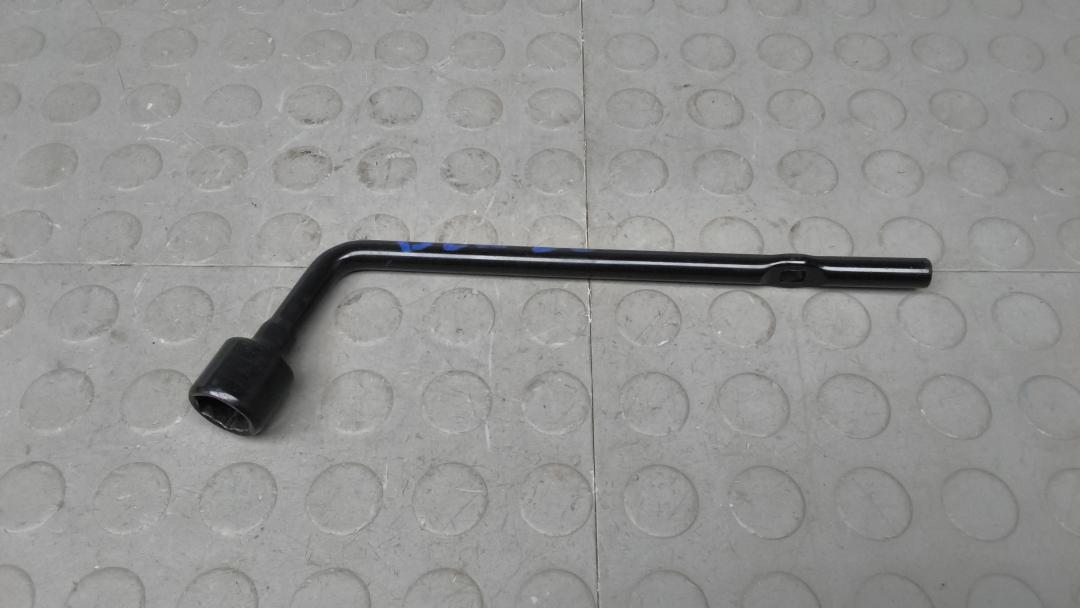 ключ колесный (балонный) Hyundai ix35 2014, 1.6 л., бензин, МКПП, внедорожник 5 дв.