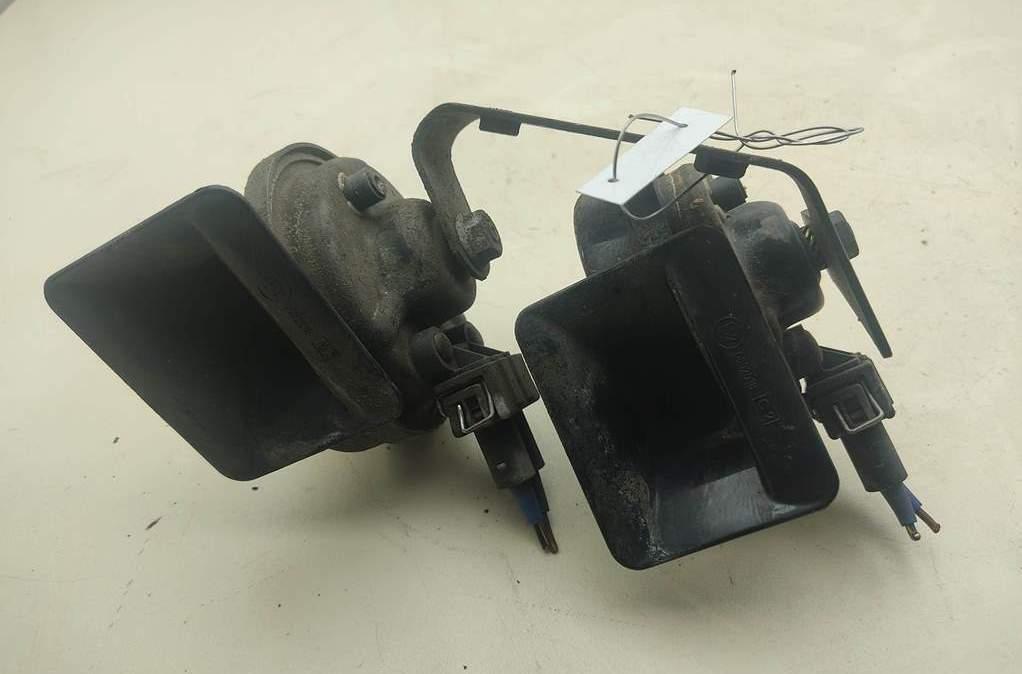 сигнал (клаксон) Audi A4 B5 1998, 1.8 л., бензин, МКПП, зелёный, универсал, 0092018 - фото №1