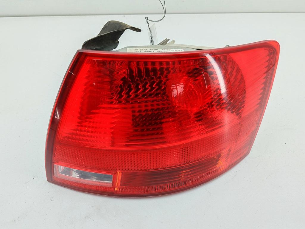 фонарь задний правый Audi A4 B7 2005, 2.0 л., дизель, МКПП, чёрный, универсал, 8E9945096E - фото №1