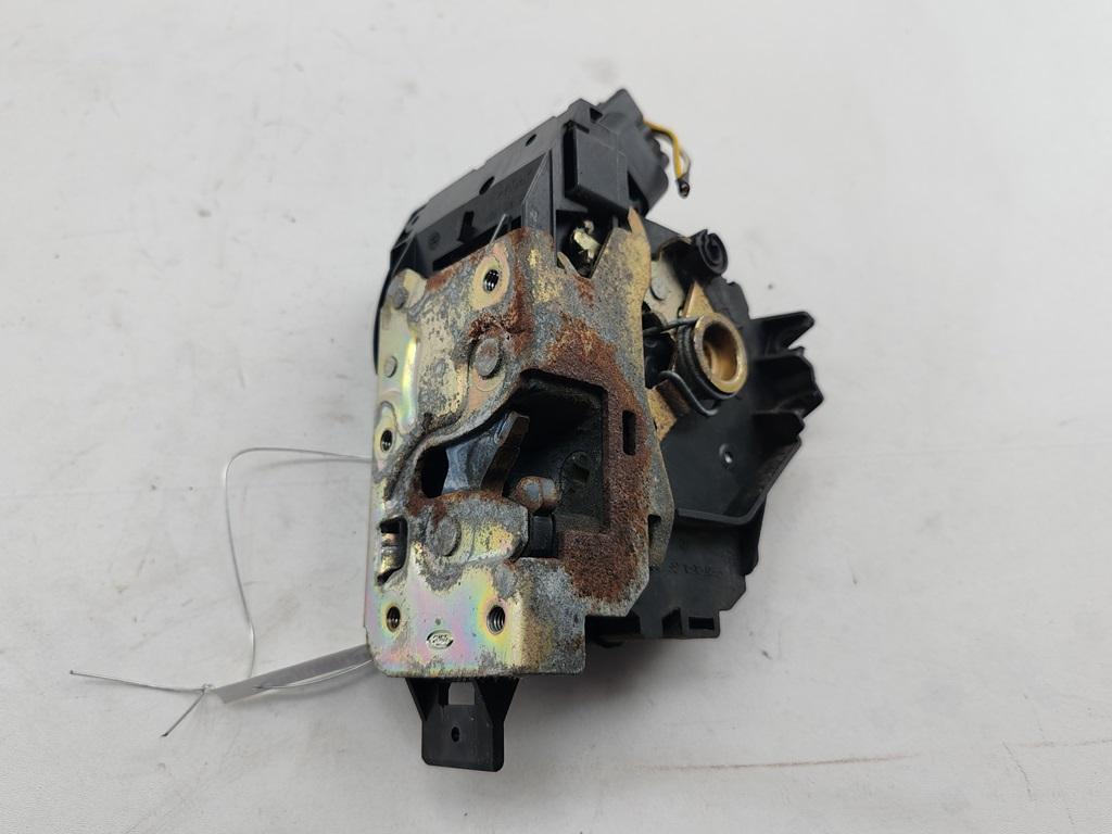 замок двери задней правой Ford Focus I 2002, 1.8 л., бензин, МКПП, серый, универсал, 2S6141B1E0270CL - фото №1