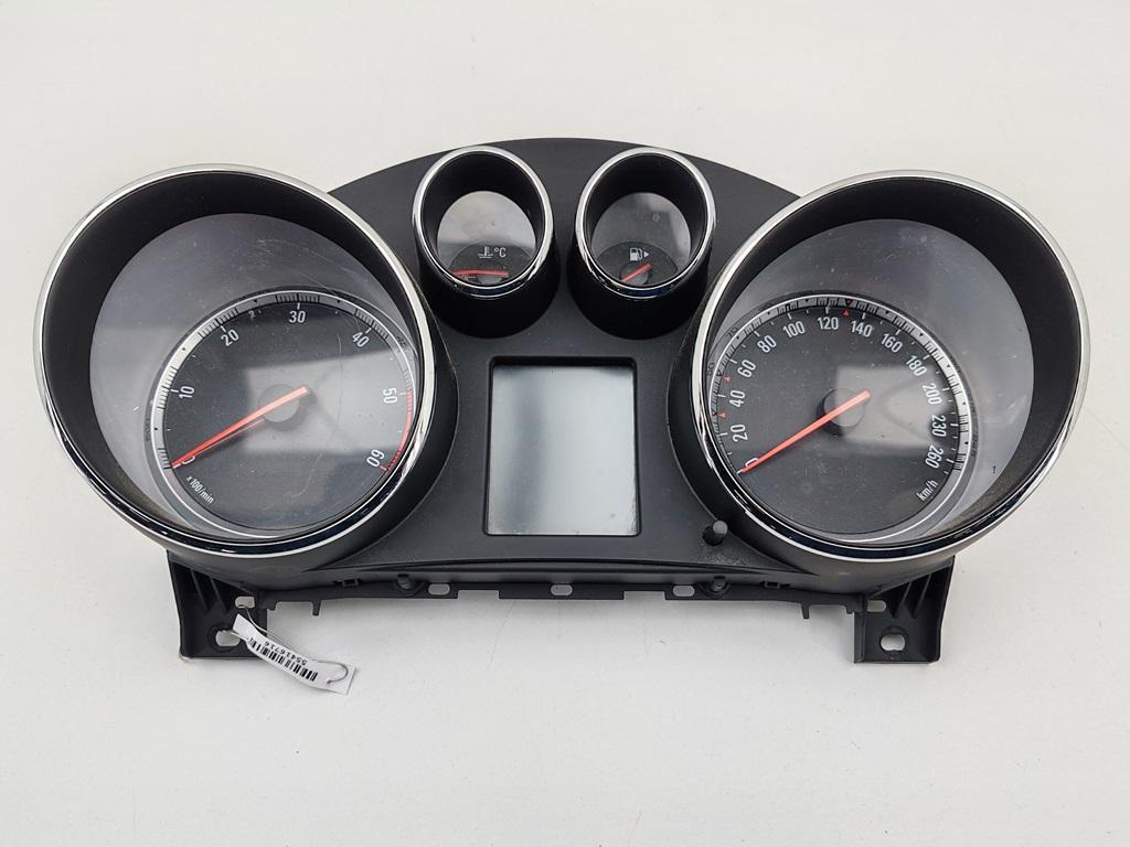 приборная панель Opel Insignia A 2012, 2.0 л., дизель, МКПП, чёрный, универсал, 20980568 - фото №1