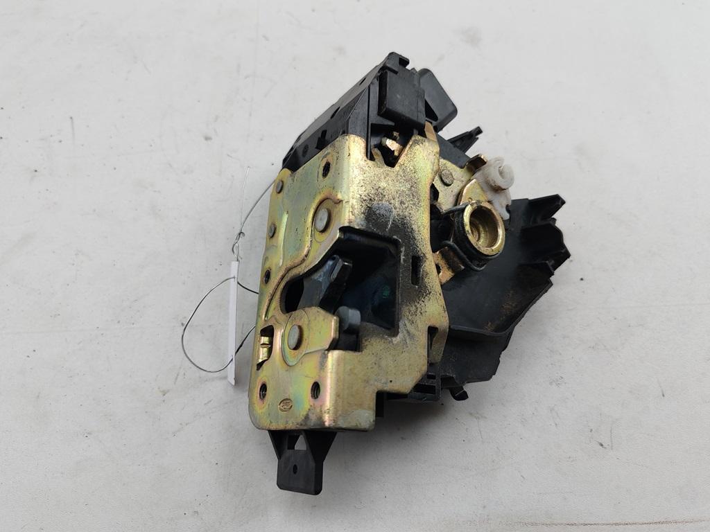 замок двери передней правой Ford Focus I 2002, 1.8 л., бензин, МКПП, серый, универсал, 2S4AA21812CB - фото №1