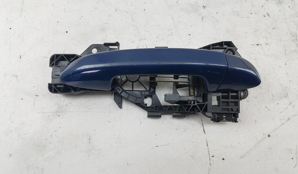 ручка наружная задняя правая Volkswagen Passat B6 2006, 1.9 л., дизель, МКПП, синий, универсал, 3C0837886G - фото №1