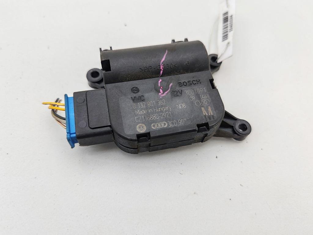 моторчик заслонки печки Volkswagen Passat B6 2009, 1.8 л., бензин, МКПП, чёрный, универсал, 3C0907511B - фото №1