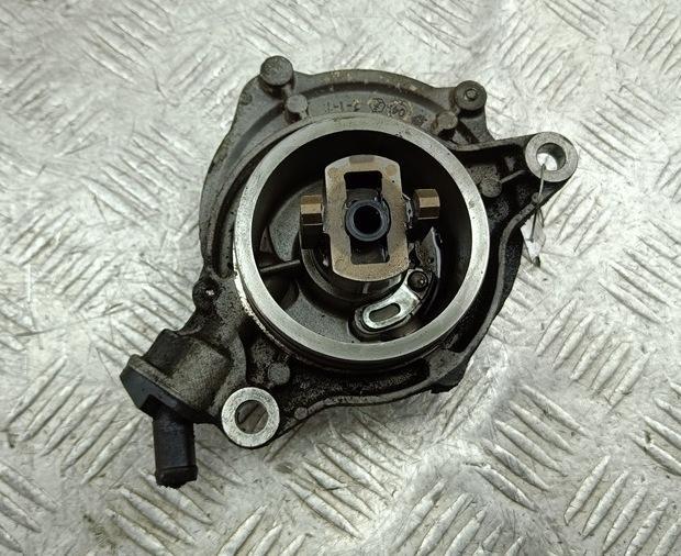 насос вакуумный BMW 5 E60/E61 2004, 2.5 л., дизель, АКПП, серый, универсал, 7791232 - фото №1