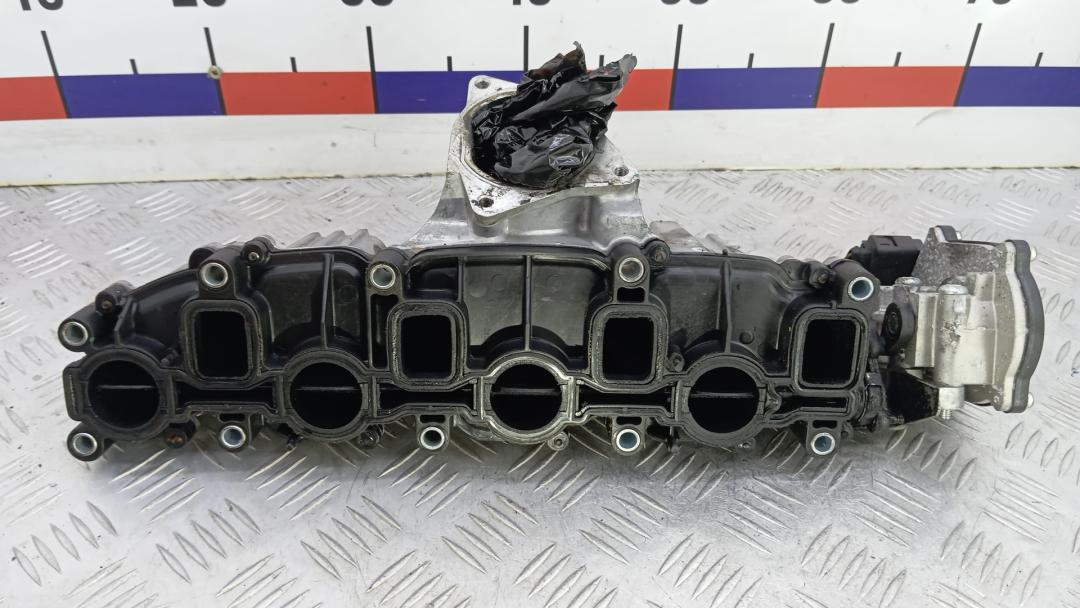 коллектор впускной Volkswagen Scirocco 3 поколение 2010, 2.0 л., дизель, МКПП, хетчбэк 5 дв. - фото №1