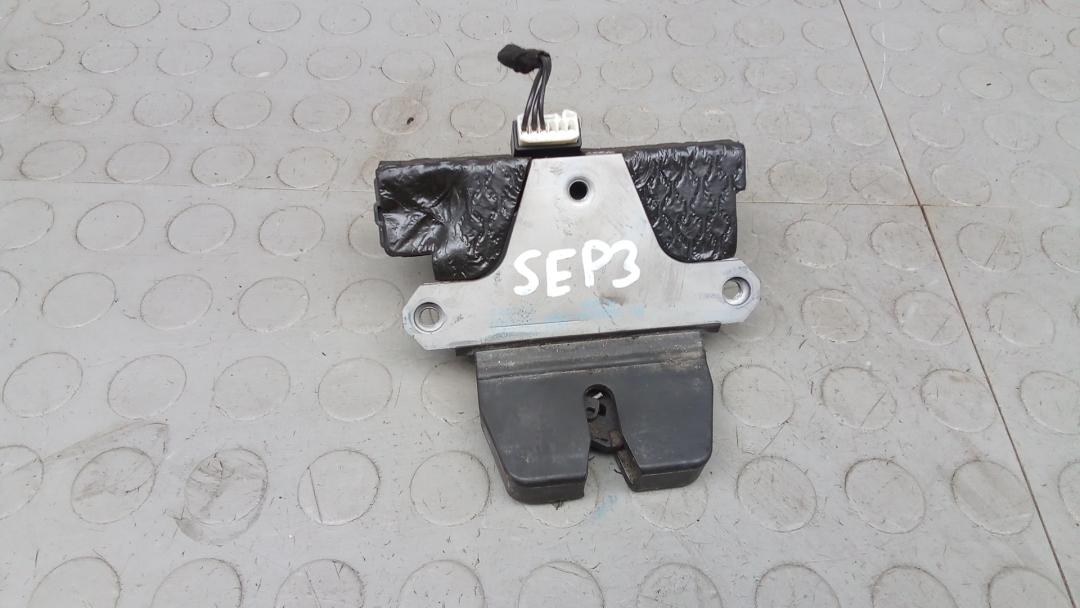 замок багажника Land Rover Freelander 2007, 2.2 л., D TD4, дизель, МКПП, внедорожник 5 дв.