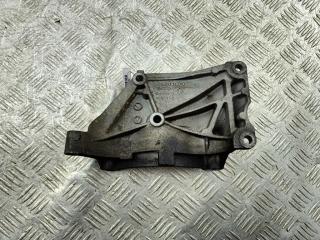 кронштейн генератора Volkswagen Transporter T4 1996, 1.9 л., дизель, МКПП, белый, микроавтобус, 028903143AD