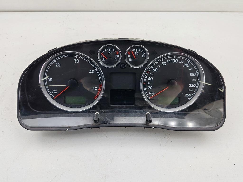 приборная панель Volkswagen Passat B5+ (GP) 2002, 1.9 л., дизель, МКПП, чёрный, универсал, 3B0920827A