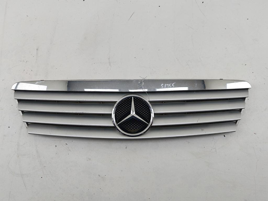 решетка радиатора Mercedes-Benz A W168 2004, серый, хетчбэк 5 дв., 1688801283 - фото №1