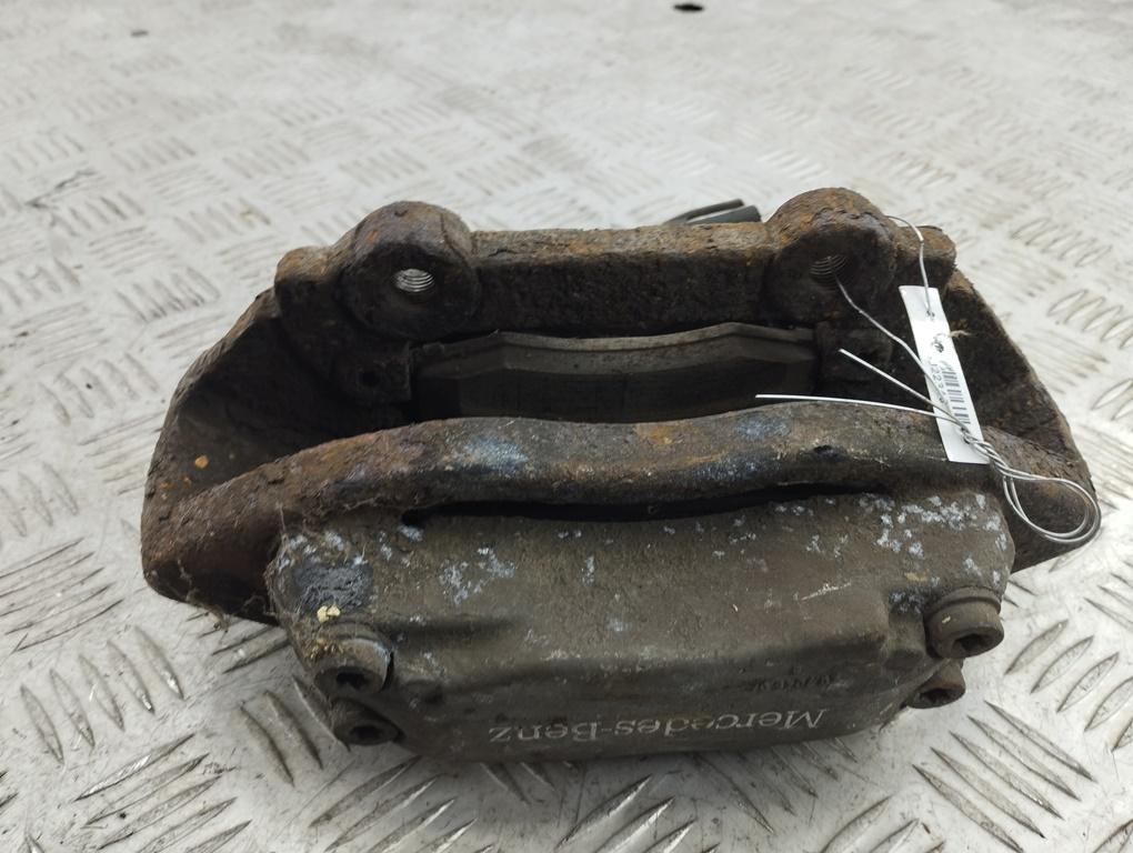 суппорт передний правый Mercedes-Benz M-Class ML W163 2004, 2.7 л., дизель, АКПП, чёрный, внедорожник 5 дв.