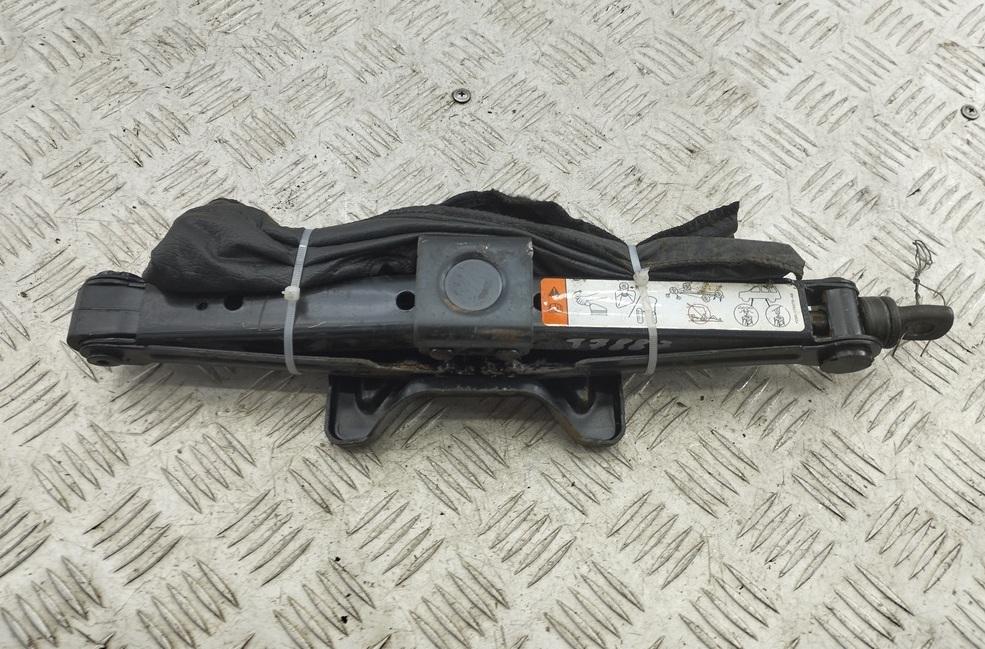 домкрат Ford Maverick 2001, 2.0 л., бензин, МКПП, чёрный, внедорожник 5 дв., YU5A17A078AB