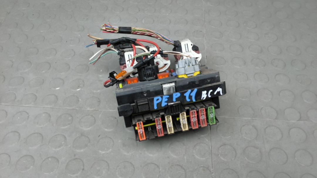 Блок управления BCM (Body Control Module) Peugeot Partner 2015, 1.6 л., дизель, МКПП, 9807028880
