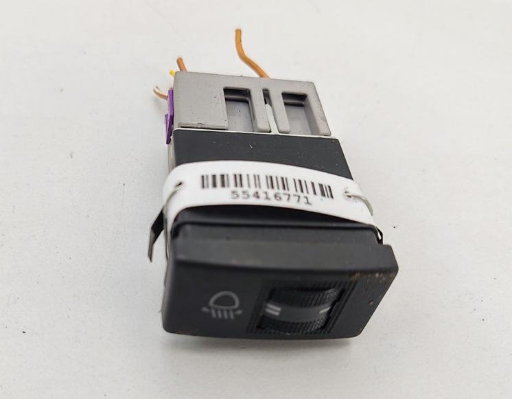 кнопка (выключатель) Audi A4 B5 1997, 1.8 л., бензин, МКПП, серый, седан, 8D0941301 - фото №1