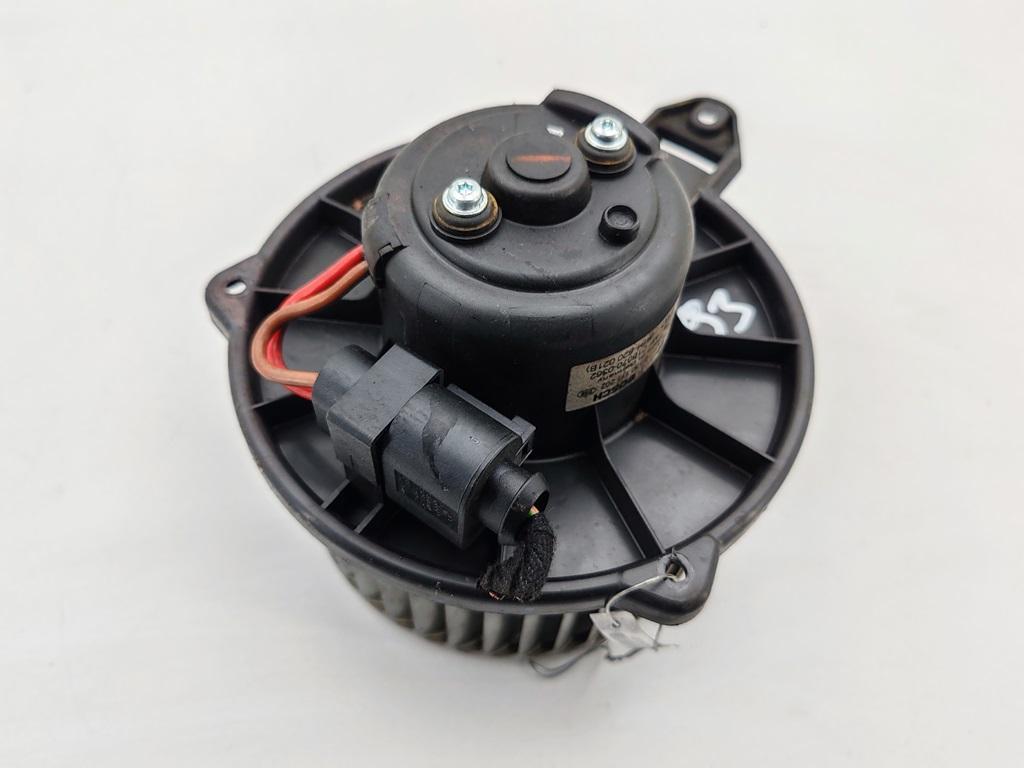 моторчик печки Audi A6 C5 2002, 4.2 л., бензин, АКПП, чёрный, универсал, 4B1820021B - фото №1