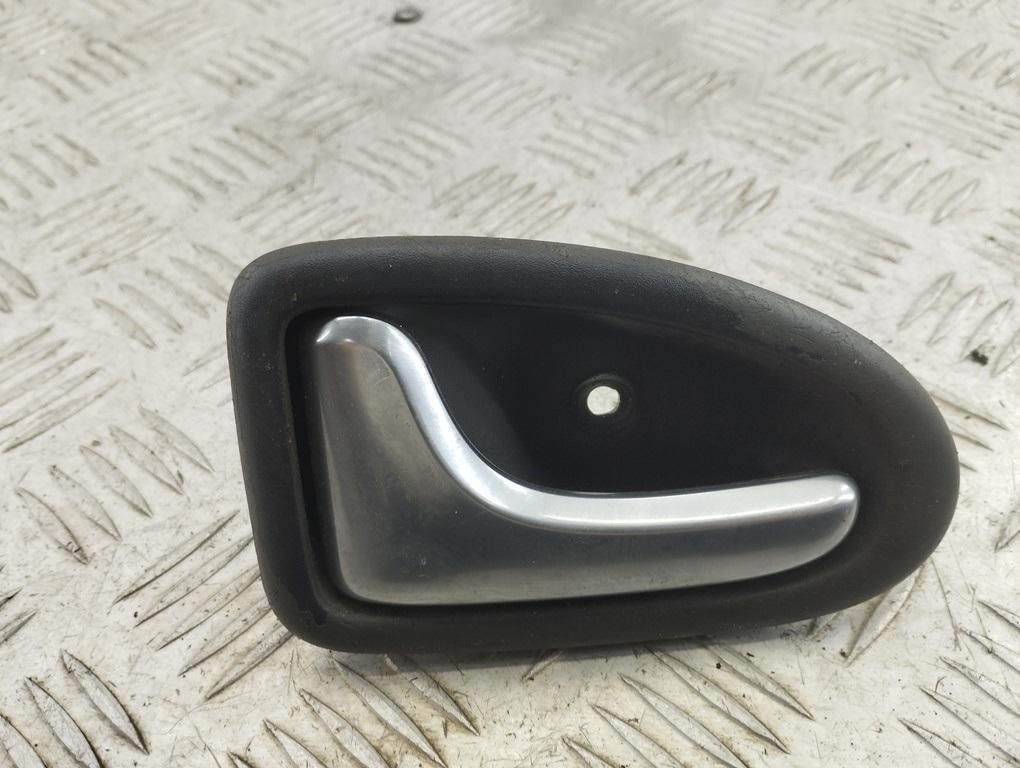 ручка внутренняя передняя левая Renault Scenic I 2002, 1.4 л., бензин, МКПП, серый, минивэн, 7700415974 - фото №1