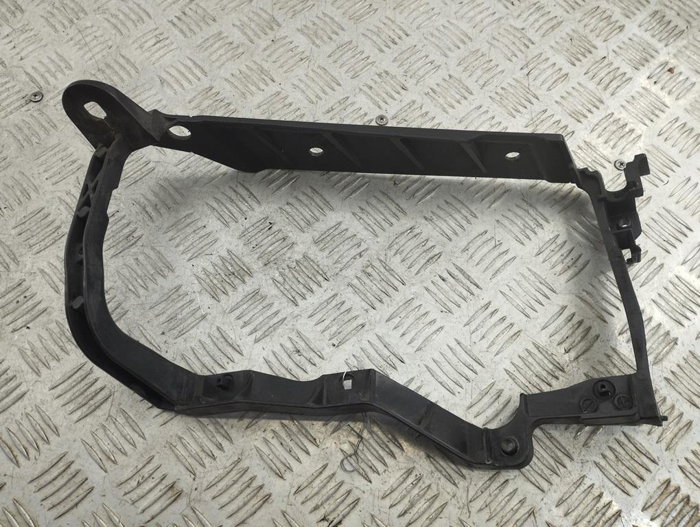 крепление фары левой Audi A8 D2 2002, 4.2 л., бензин, АКПП, чёрный, седан, 4D0805855K - фото №1