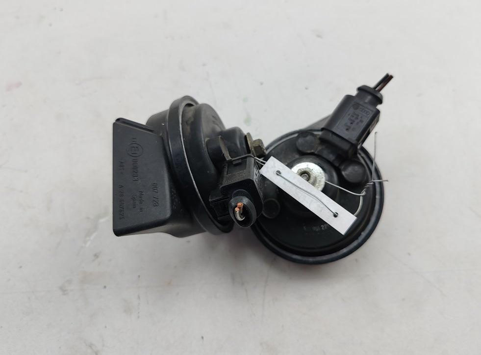 сигнал (клаксон) Audi A4 B7 2006, 2.0 л., TFSI, бензин, МКПП, чёрный, универсал, 8E0951220C - фото №1