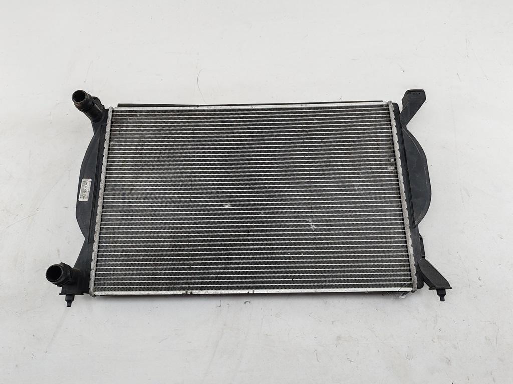 радиатор охлаждения Audi A4 B7 2006, 2.0 л., TFSI, бензин, МКПП, чёрный, универсал, 8E0121251A - фото №1