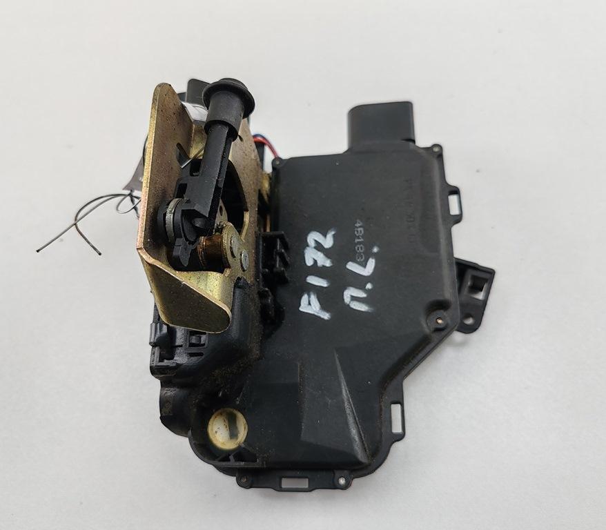 замок двери передней левой Audi A4 B6 2001, 2.0 л., бензин, АКПП, серый, седан