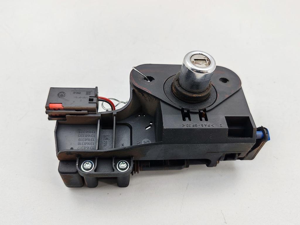 кнопка открытия багажника Opel Meriva A 2004, 1.7 л., дизель, МКПП, красный, минивэн, 09183495