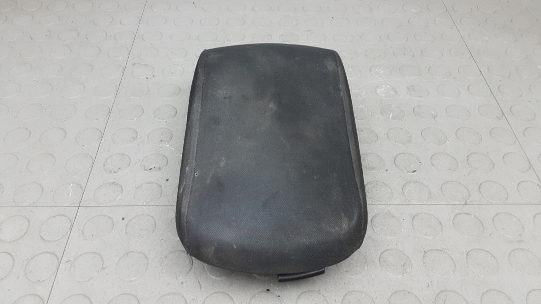 крышка подлокотника Mitsubishi L200 2014, 2.5 л., дизель, МКПП, пикап